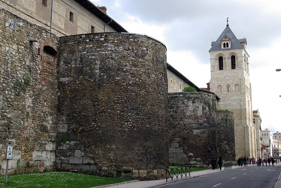 Roman walls · exterior walk
