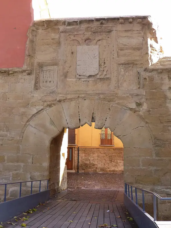 Porte et tour d'artillerie du Revellín