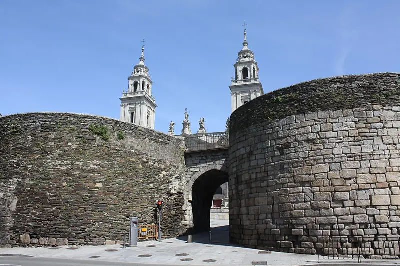 Santiago Gate · Porta de Santiago