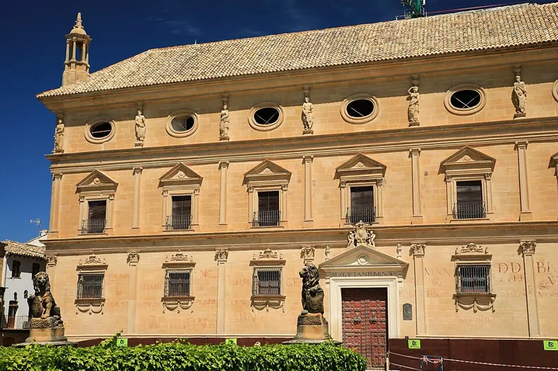Vázquez de Molina Palace · Las Cadenas
