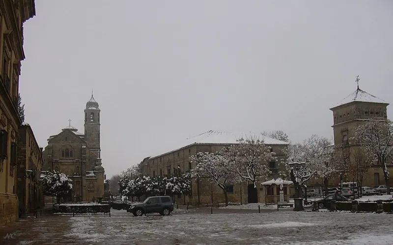 Vázquez de Molina Square